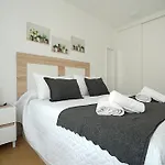 Galihost - Con Parking Frente A La Playa Appartement